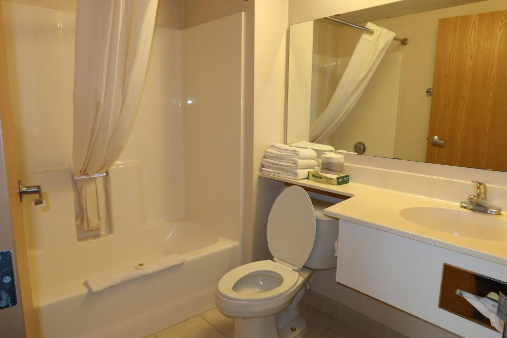 Queen Room with Sofa Bed - Non-Smoking interior